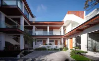 Anxun · Holiday Villa Resort Guesthouse (Dali Ancient City Branch) Hotel in zona Three Towers Inverted Images Park