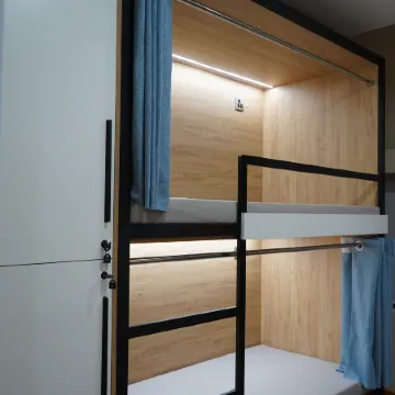 HostelOne Отели рядом с достопримечательностью «Сүхбаатарын Талбай»