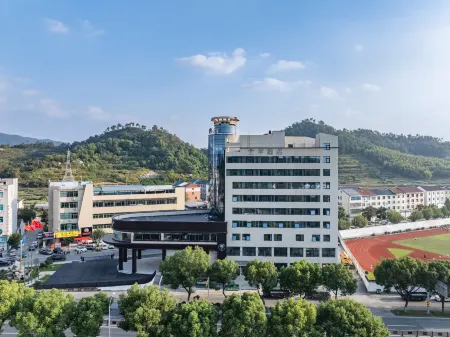 JI Hotel (Zhuji Fengqiao Town) Отели рядом с достопримечательностью «Little Tianzhu Temple»