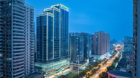 Holiday Inn Express Wuhan East Lake Отели рядом с достопримечательностью «Wuhan University of Engineering, College of Posts, Telecommunications and Information Engineering (Academy of Posts and Sciences Branch)»