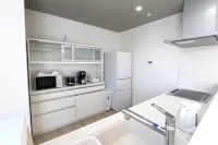 New 2-story house! 2 minutes to station, parking, easy Disneyland access, near restaurants & shops - Bungalows