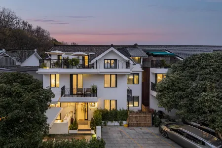 T innn · West Lake | Yueshang Yunshe Homestay (Hangzhou Taiziwan Park Branch) Отели рядом с достопримечательностью «Zhejiang Institute of Mechanical and Electrical Engineering»