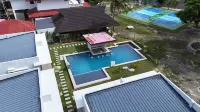 Bluewaves Hostel & Villa Panagsama by Hiverooms - Pools