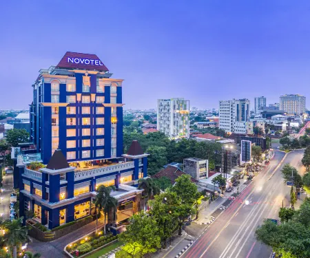Novotel Semarang Отели рядом с достопримечательностью «Tugu Muda»