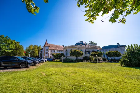 Grand Hotel & Centre Thermal d'Yverdon-Les-Bains Отели в г. Валь-де-Травер