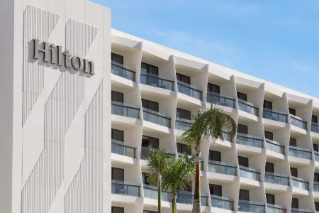 Hilton Cancun, an All-Inclusive Resort Отели рядом с достопримечательностью «La Isla»
