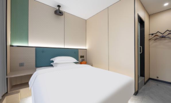 Farmers on Beijing Road pedestrian Street,Guangzhu.Jiangsuo subway station store