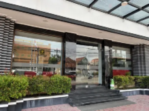 Riez Palace Hotel Hoteles en Tegal