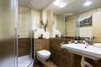 Stony Island Hotel Tts Dunay 주변 호텔