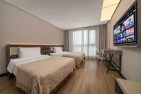 Boyi Hotel (Jiangshan City Sports Center)