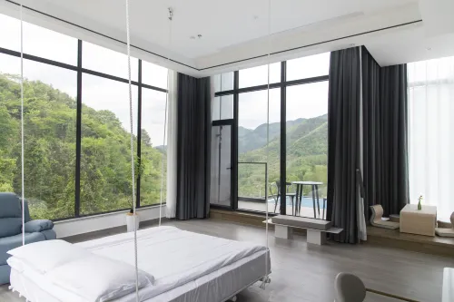 Yunhe Senquan Hotel - غرفة مطلة على الجبل