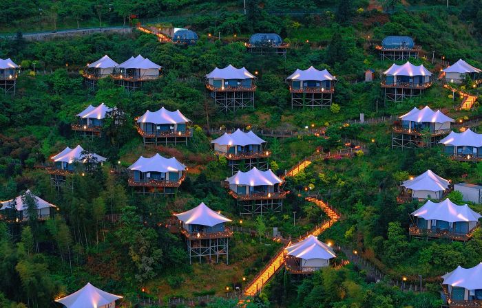 Cloud-Crest Starry Lodges