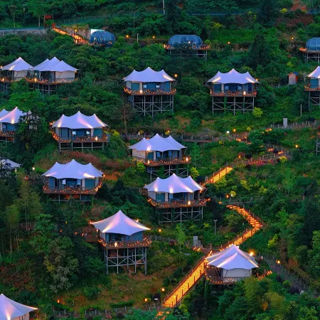 Cloud-Crest Starry Lodges