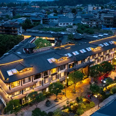 Li Family Courtyard Zen Hotel (Hongya Liujiang Ancient Town Branch) Hotels near Zengjia Garden