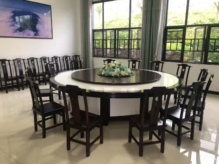 “Bamian Mountain Cloud Top Cottage” Отели рядом с достопримечательностью «Bamian Mountain»