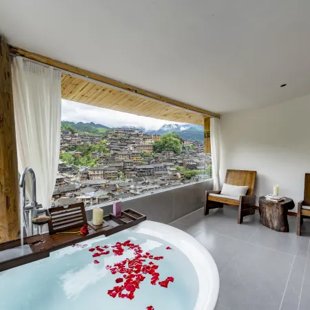 Yuefeng Light Luxury Hotel (Xijiang Qianhu Miao Village Scenic Area Liuhao Fengyuqiao)