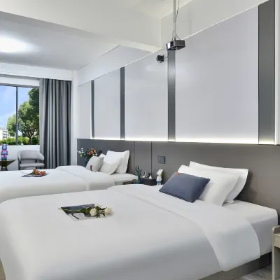 Baifeng Hotel (Pazhou Exhibition Datang Subway Station) Hotel berhampiran Stesen Datang