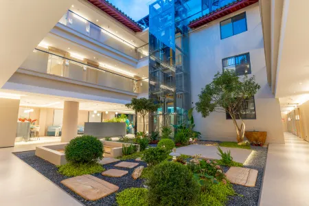 Home Inn (Chuxiong Yi People Ancient Town) Отели рядом с достопримечательностью «Chuxiong Normal University»