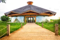Zhenglan Banner Shangdu Lake Luxury Wilderness Hotel - parcheggio