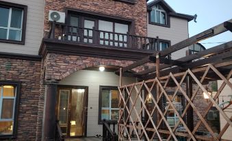 Yining Yishui No.8 B&B