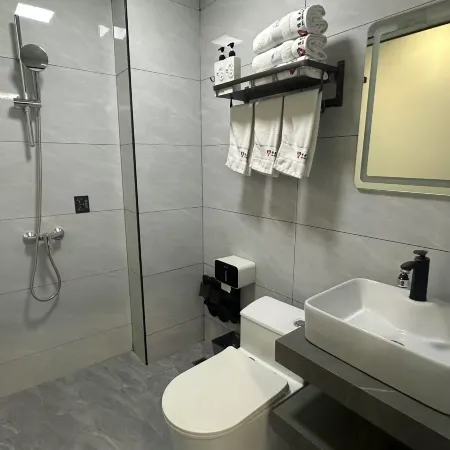 Longan Weiman Hotel