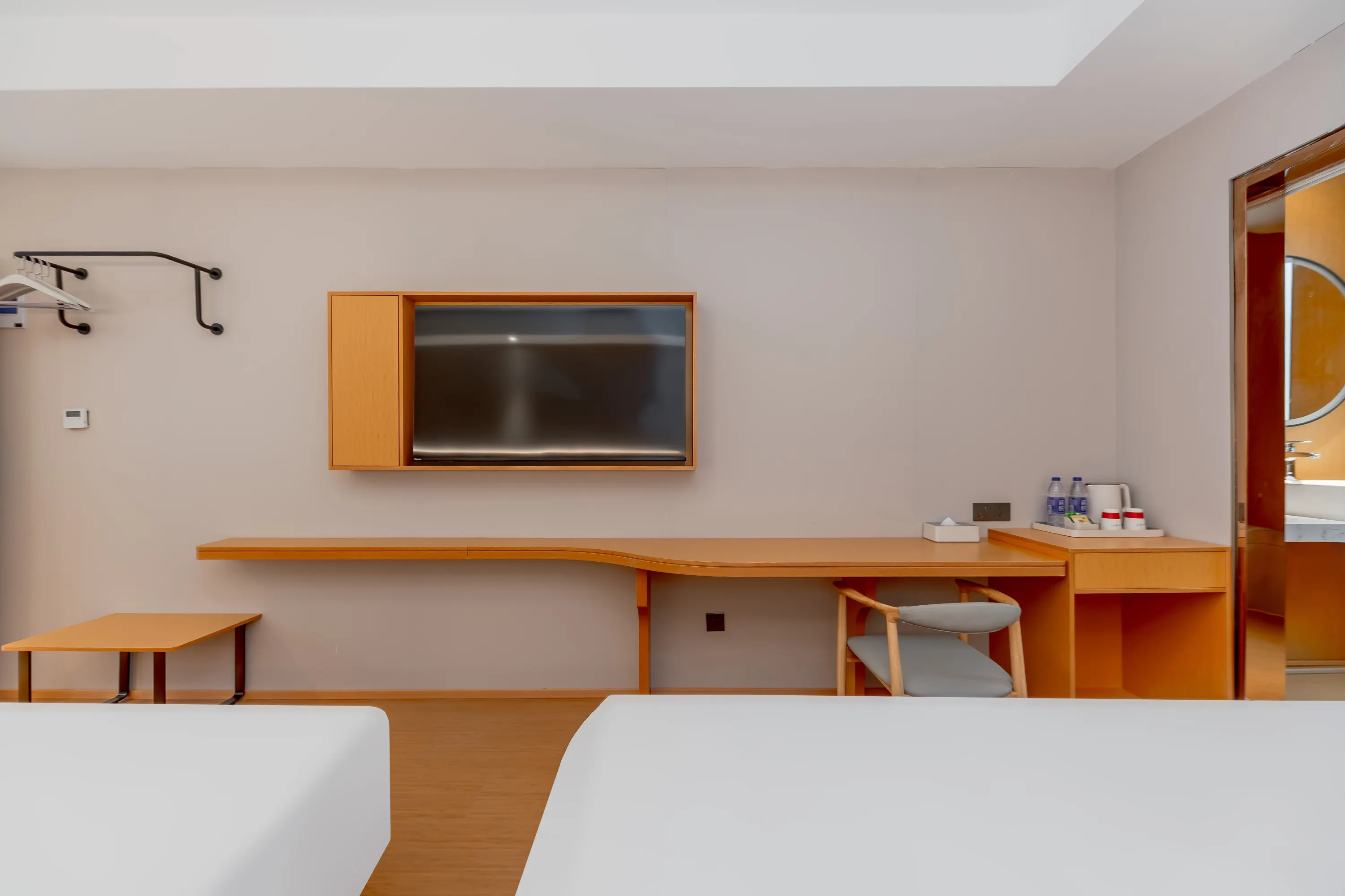 Home Inn Plus Four Seasons Hotel (Hangzhou West Lake Wulinmen Metro Station Branch) Zimmer Photos