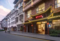 Louzhongxiaoge Inn (Zhangjiajie Wulingyuan National Scenic Spot Forest Park Store) Hotel a 