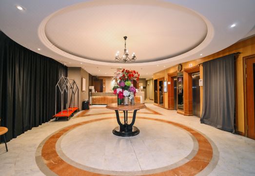 [Kingston Hotel 6의 아늑한 객실 인테리어]