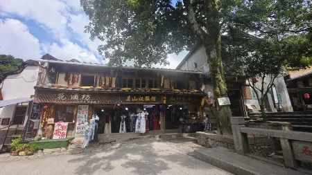 Shiyinqiao B&B Отели рядом с достопримечательностью «Guifeng Ancient Village Scenic Area»