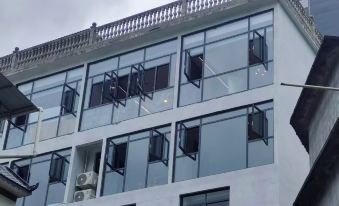 Fuyang Manjianglou Hotel