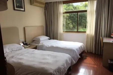 Nanbei Lake Huguang Shanju Holiday Hotel