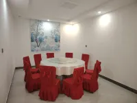 Muli Yinfeng Hotel - Bãi đậu xe