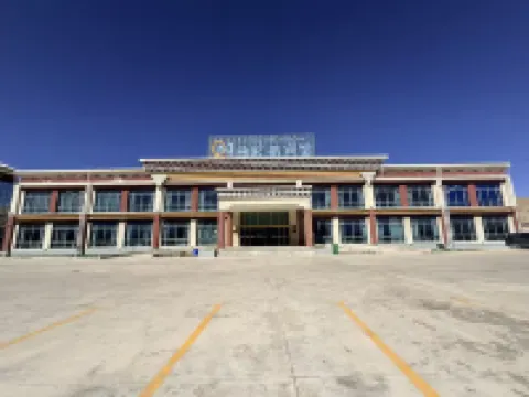 Qunicuo Hotel Hotels in Zhongba