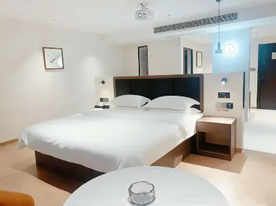 Gejiu Yunshangju Hotel Hotels near Baohua Park