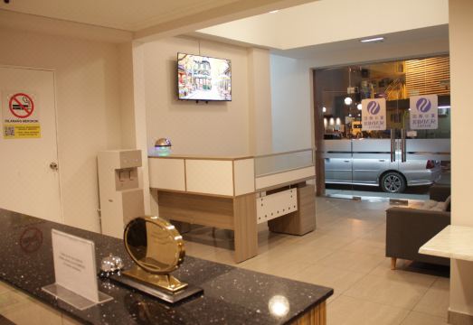 섬머 호텔 로비