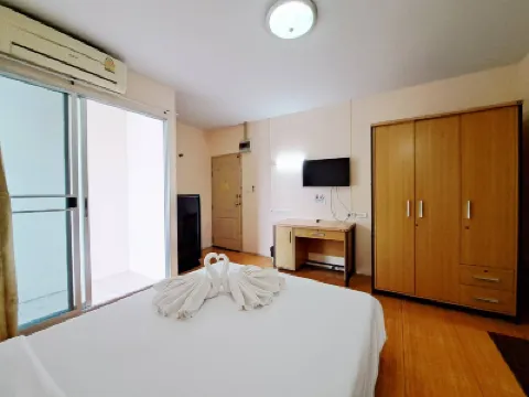 สุรางค์ แมนชั่น โรงแรมใกล้วัดบัวขวัญ พระอารามหลวง