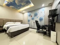 PLS·E-sports Hotel - Esports