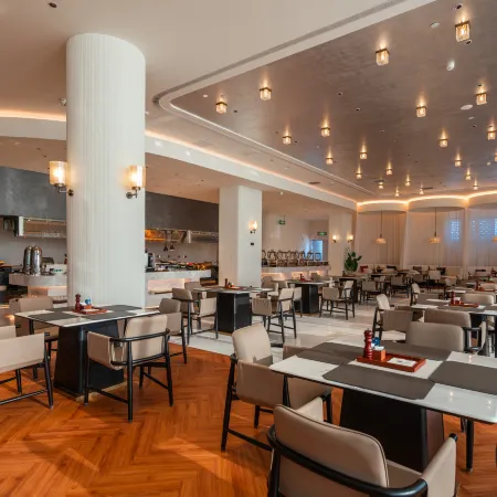 Baicheng Yuanyuan International Hotel