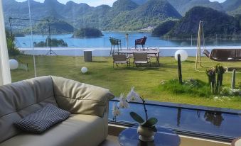 Mirror Lake Retreat