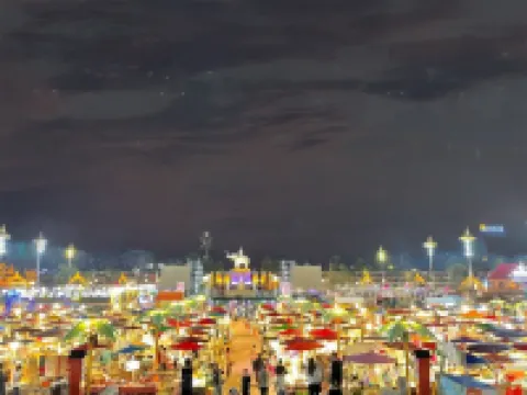 Lanyueju Riverside Vacation Boutique Stay (Gaozhuang Xishuangjing Starlight Night Market)