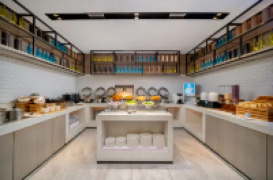 โรงแรมอีชาร์ม (สถานีรถไฟฟ้าสแควร์ป่ายี หนานชาง ห้างวูชาง)