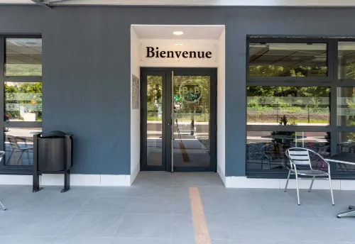 B&B Hotel Aix-Les-Bains - 2-Star