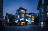 鳳凰此間山月中国式庭園旅館（鳳凰古城沱江） - 新規開業