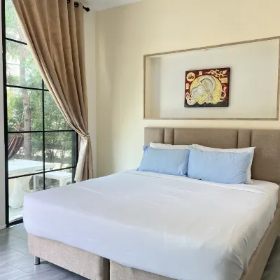 Baantonlom suvarnabhumi Hotels near Wat King Kaeo