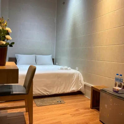 Omeli Homestay Hotels near Pho Co