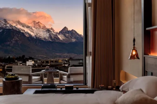 Lingbai · Lanyinshe | Snow Mountain Private Hot Spring Boutique Stay (Baisha Old Town)