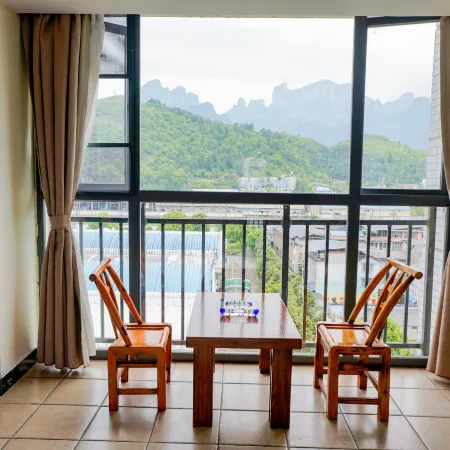 Zhangjiajie night park hetian style theme inn (tianmen mountain national forest park branch)