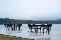 冶勒湖科考ホテル