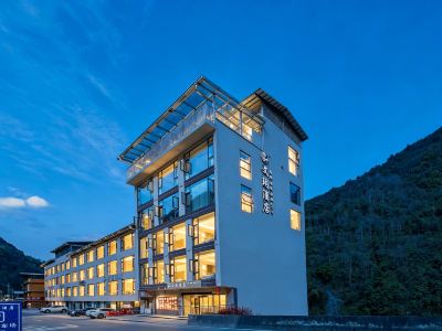 Wolong Wenyue Homestay