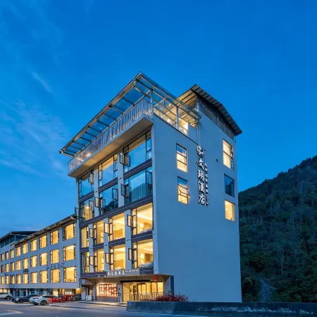 Wolong Wenyue Homestay